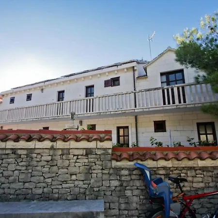 Lucia Guest house Pucisca