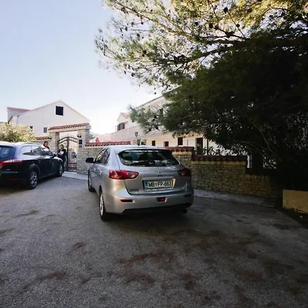 Lucia Guest house Pucisca